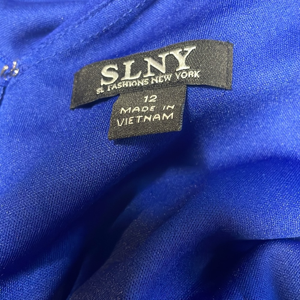 SLNY Slimming Long Ruched Gown with Ruffle - Picture 8 of 11